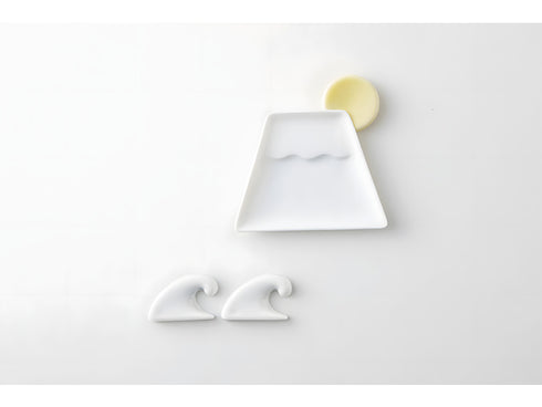 Mt Fuji sauce plates ×2
