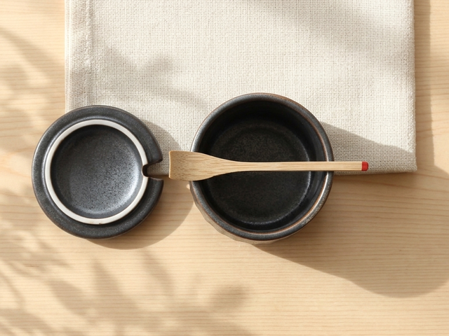 Condiment container